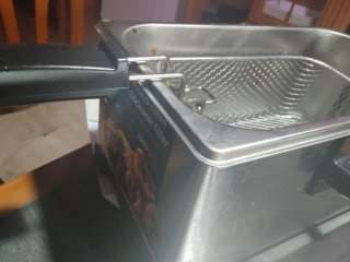 Freidora eléctrica CECOTEC. Tienes 2 meses. Con ga