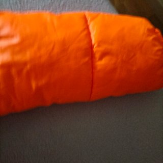 Plumífero niño Guess naranja talla 6-7 años