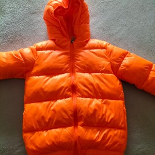 Plumífero niño Guess naranja talla 6-7 años