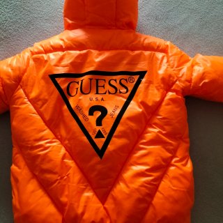 Plumífero niño Guess naranja talla 6-7 años