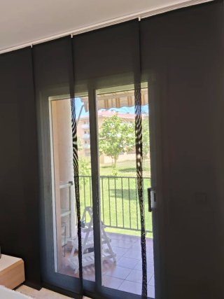 Cortina Panel Japonés Negra y semitransparente