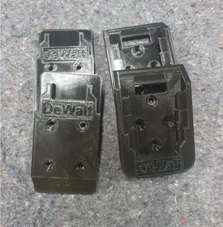 DEWALT 18V --2 Soportes para batería y 2 herramien