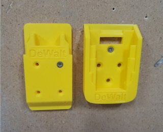 DEWALT 18V --2 Soportes para batería y 2 herramien