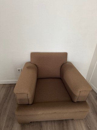 Divano singolo marrone in tessuto