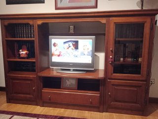 Mueble de salón madera y cristal