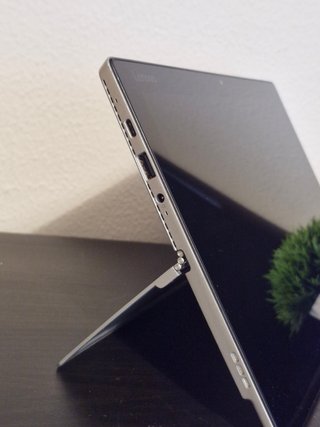 Lenovo Miix 510-12IKB • i5 • 8GB RAM • 256GB SSD