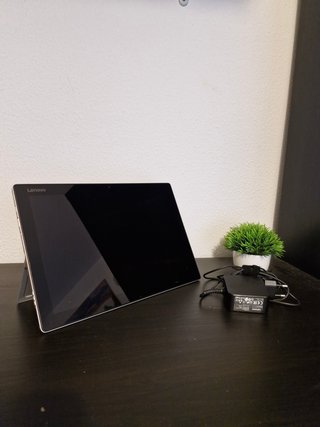 Lenovo Miix 510-12IKB • i5 • 8GB RAM • 256GB SSD
