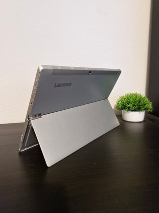 Lenovo Miix 510-12IKB • i5 • 8GB RAM • 256GB SSD