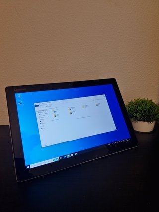 Lenovo Miix 510-12IKB • i5 • 8GB RAM • 256GB SSD
