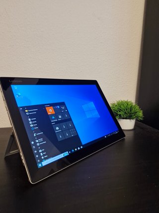 Lenovo Miix 510-12IKB • i5 • 8GB RAM • 256GB SSD