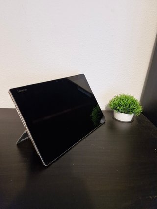 Lenovo Miix 510-12IKB • i5 • 8GB RAM • 256GB SSD