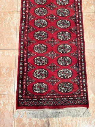 Alfombra oriental roja estilo Bokhara