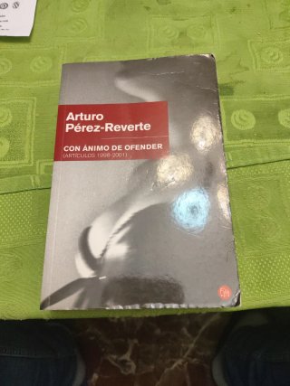 Con ánimo de ofender : [(artículos 1998 - 2001)]