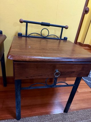 2 Mesitas de Noche Madera y Metal