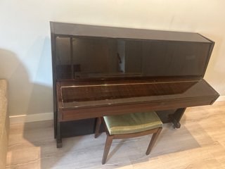 Piano vertical Cherny