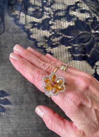 Anillo Swarovski Flor Dorado Ajustable