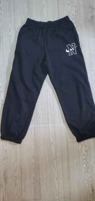 Pantalones vaqueros y chandal