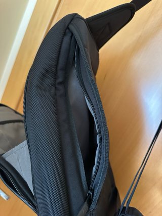 Mochila bandolera Victorinox negra