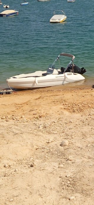 Barco de pesca y recreo