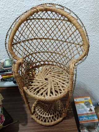 Silla de mimbre decorativa