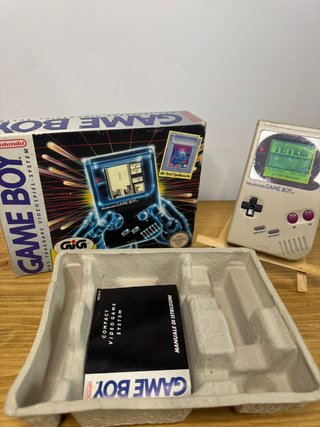 Nintendo Game Boy DMG-01 Classic Beige