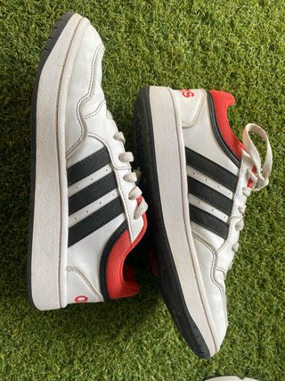 Zapatillas Adidas Blancas y Rojas
