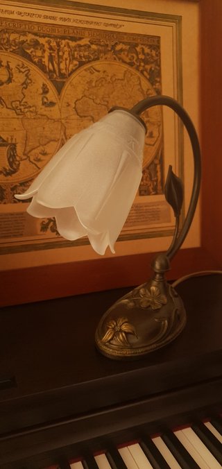 Lámpara de mesa estilo modernista. Dos unidades