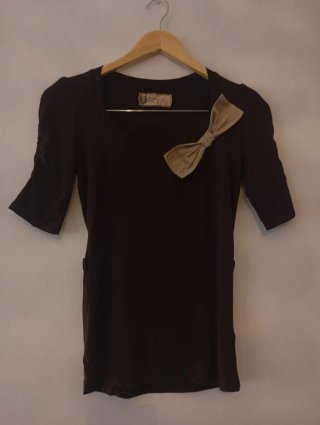 Top marrón 3/4 con lazo beige