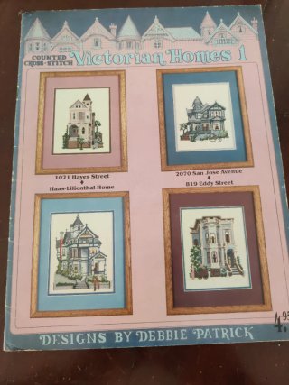Revista punto de cruz casas victorionas