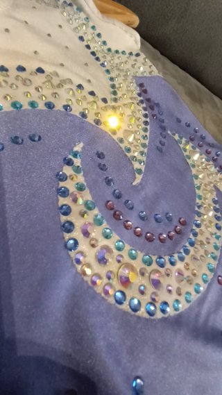 Body ginnastica lavanda con strass