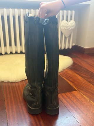 Botas de equitación Canter negras y casco HS