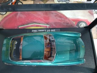 Coche a escala 1:18