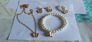 Conjunto niña reloj,pulsera,anillo a estrenar