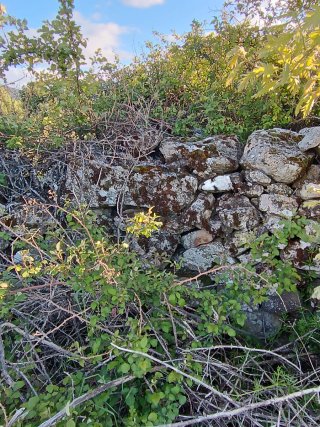 Piedra natural por camiones construcción y vallado