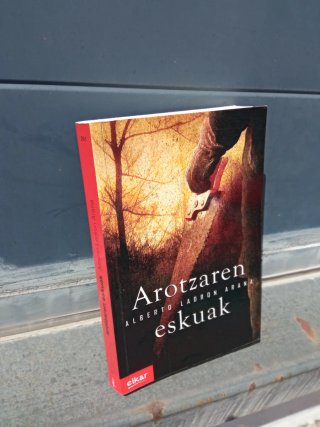 Arotzaren eskuak