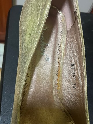 Zapatos de tacón dorados talla 38