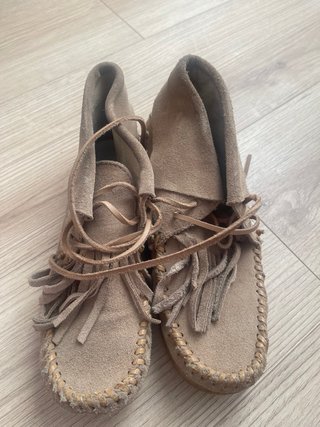 Botines ante con flecos