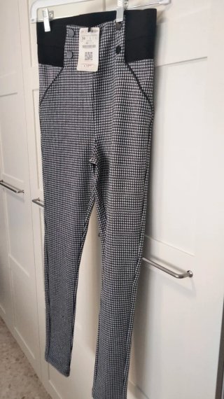 Leggings grises y negros