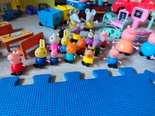 Lote de figuras y accesorios Peppa Pig