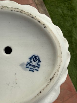 Figura de porcelana Tengra pintada a mano