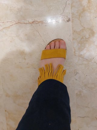 Sandalias mostaza con flecos Talla 38
