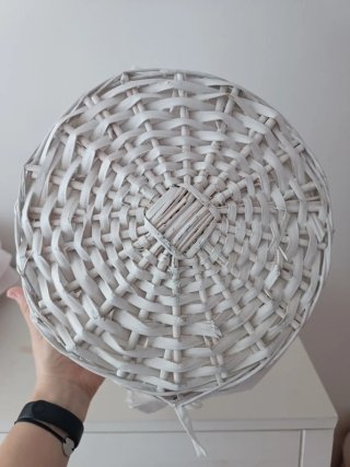 Cesta de mimbre blanca