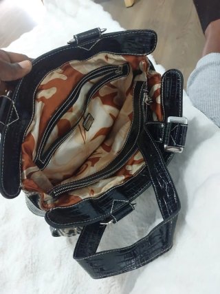 Bolso Guess Animal Print Negro Beige
