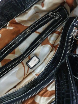 Bolso Guess Animal Print Negro Beige