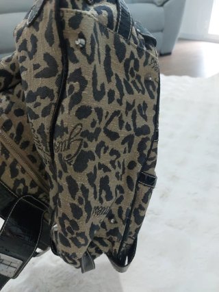 Bolso Guess Animal Print Negro Beige