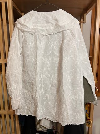 Camicia coreana bianca con ricami floreali