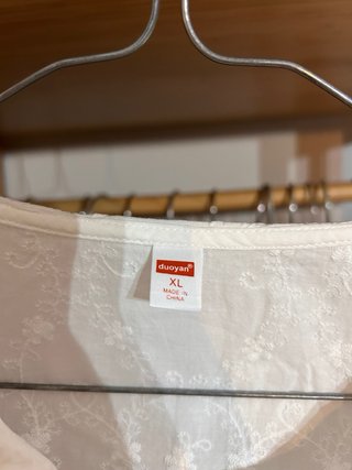 Camicia coreana bianca con ricami floreali