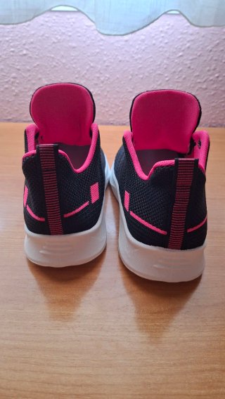 Deportivas a estrenar, negras y rosas Talla 38