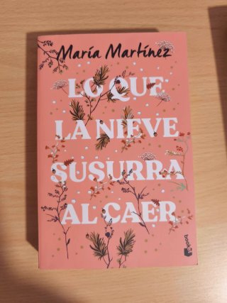 Lo que la nieve susurra al caer - María Martinez