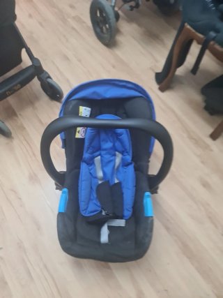 Carro de bebé azul